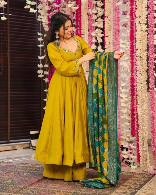 Mehfil Glow Kurti Plazzo with Dupatta - Image 4