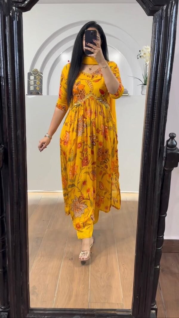 Kajri Kurti Elegance - Image 3